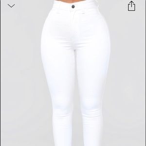 HIGH WAISTED WHITE JEANS